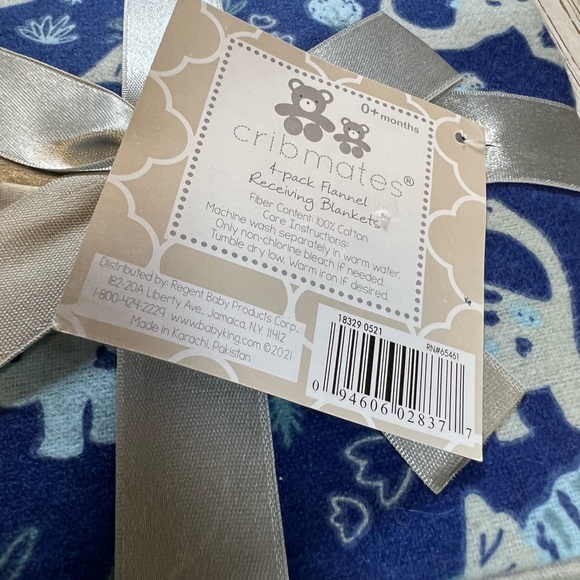 100% COTTON 4 PACK RECEIVING BLANKETS( DINOSAURS ,STRIPES, TRIANGLES) - Picture 7 of 8